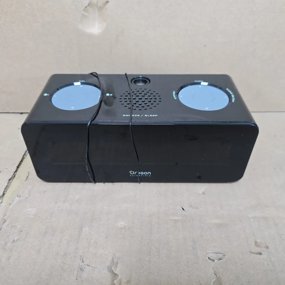 OREGON SCIENTIFIC RADIO CONTROLLED PROJECTION CLOCK - BOXED 