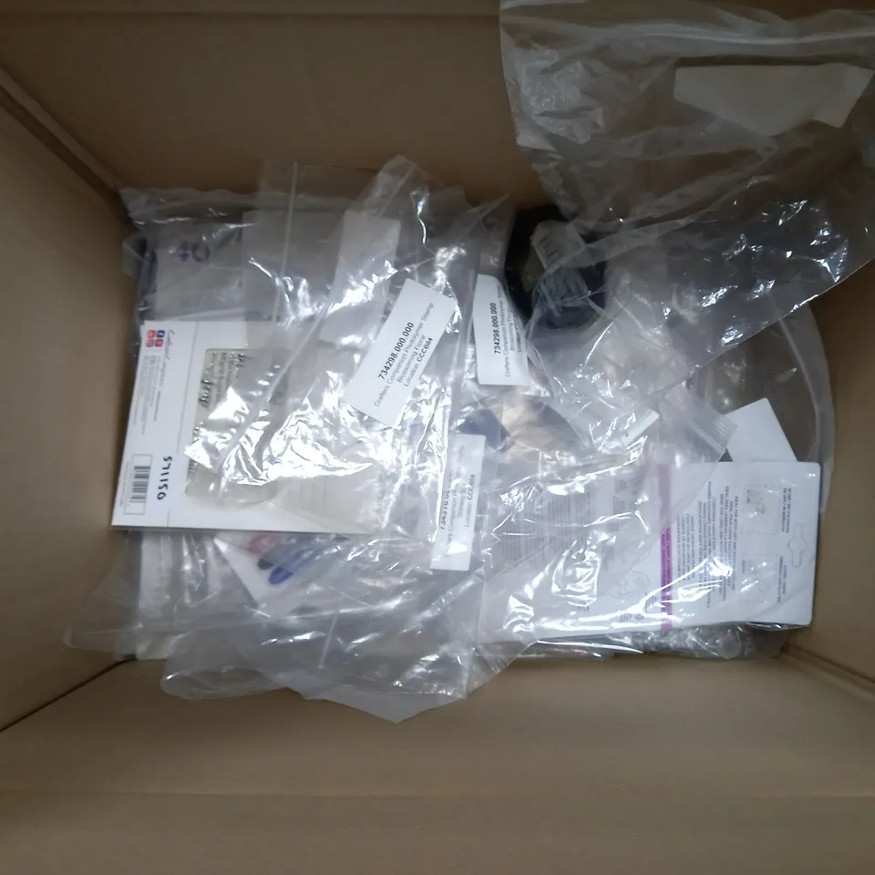 BOX OF APPROX 50 ASSORTED CRAFT ITEMS TO INCLUDE SPECTRUM NOIR METALLIC TWIN TIP MARKERS, CRAFTERS COMPANON PAPER PAD, GEMINI QUILTING PATTERN GUIDE, ETC. 