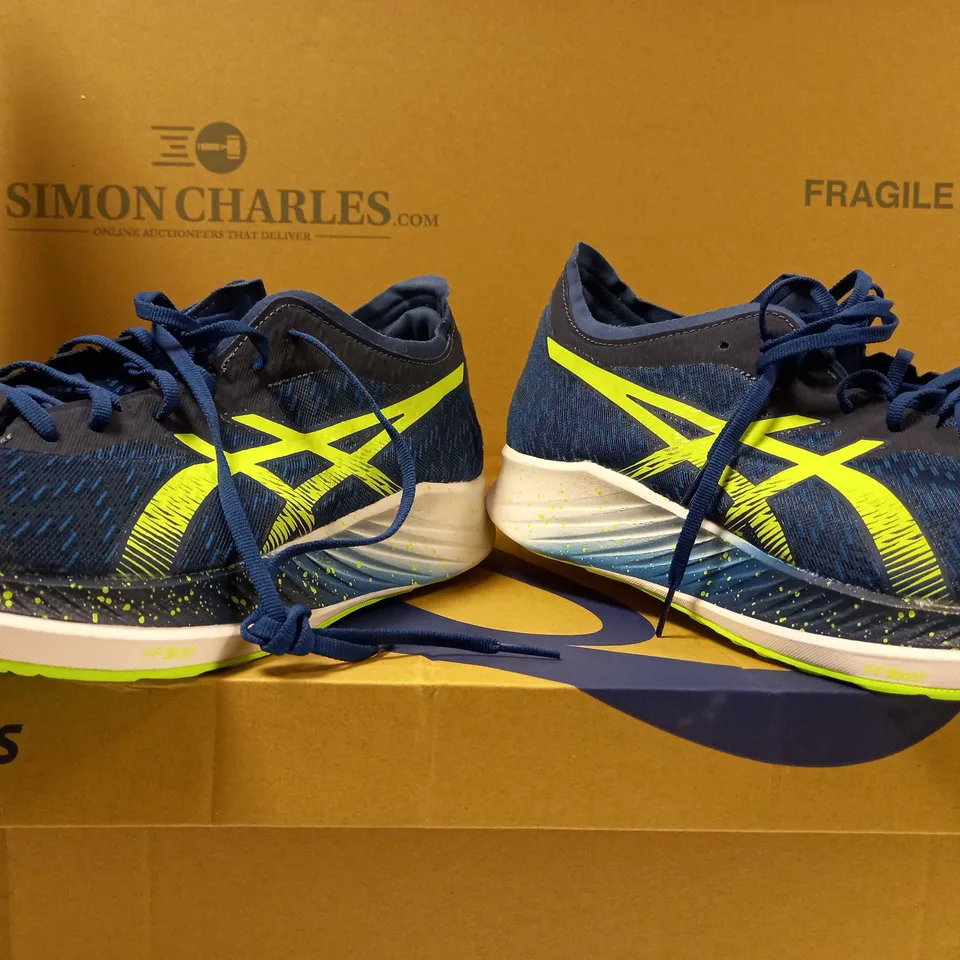 BOXED PAIR OF OASICS MAGIC SPEED MENS BLUE/HAZARD GREEN TRAINERS - SIZE 14