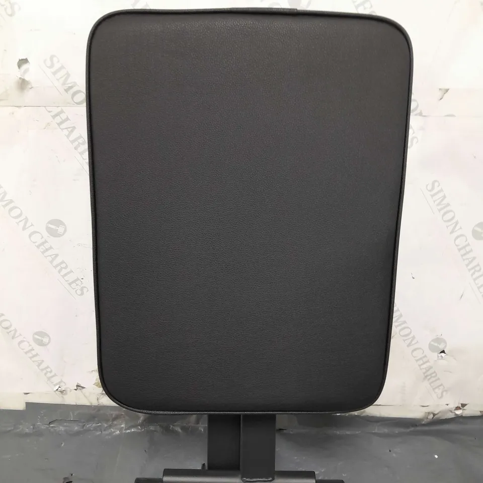 PIANIST STOOL