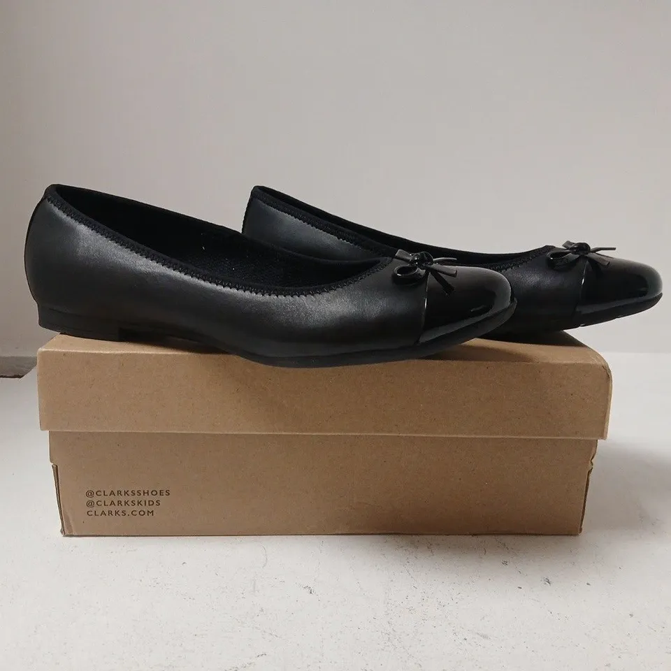 BOXED PAIR OF CLARKS SCALA BLOOM SHOES IN BLACK SIZE UK 5