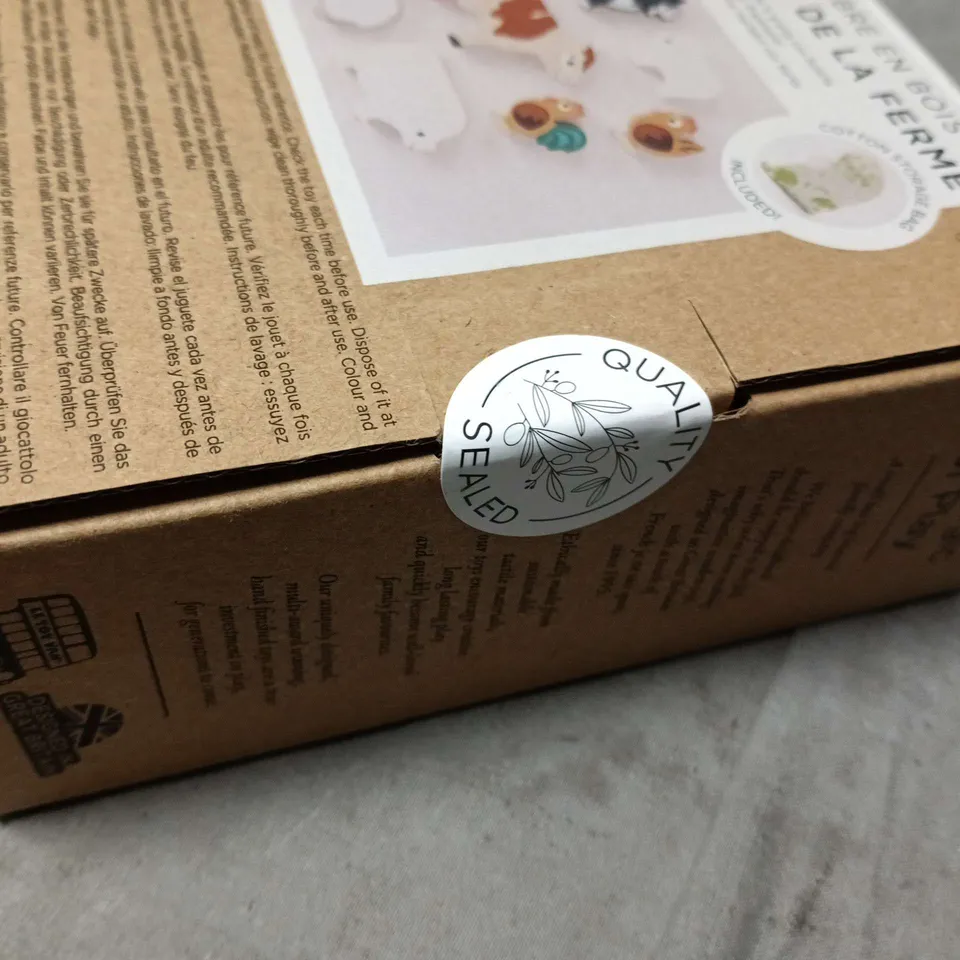 LE TOY VAN FARMYARD STACKING ANIMALS & BAG