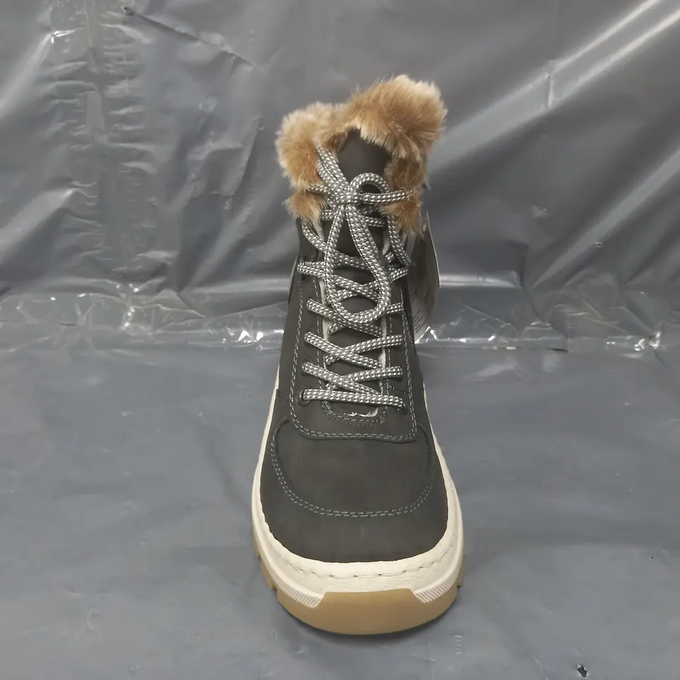 BOXED PAIR OF RIEKER CHUNKY HIKER BOOTS IN GREY SIZE 6