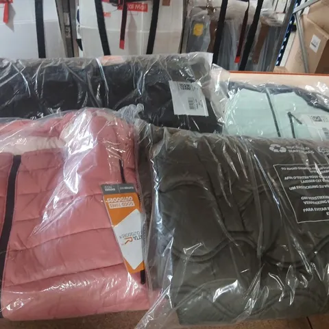 APPROXIMATELY 9 ITEMS OF ASSORTED BRAND NEW REGATTA CLOTHING AND ACCESSORIES