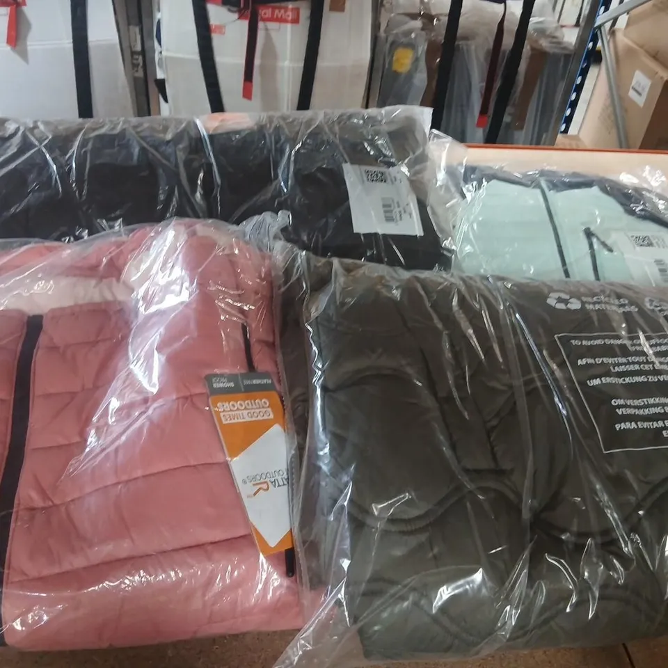 APPROXIMATELY 9 ITEMS OF ASSORTED BRAND NEW REGATTA CLOTHING AND ACCESSORIES