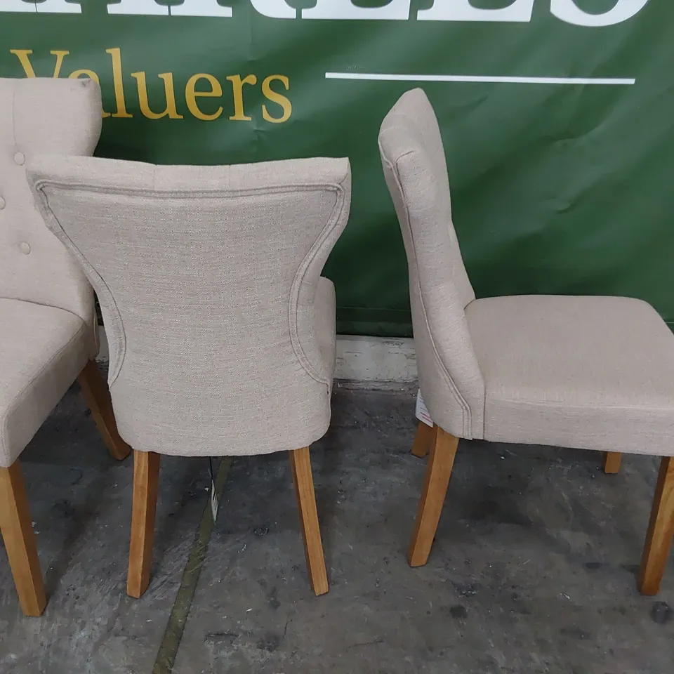 SET OF FOUR UPHOLSTERED BUTTONED BACK DINING CHAIRS NATURAL FABRIC ON NATURAL WOOD LEGS