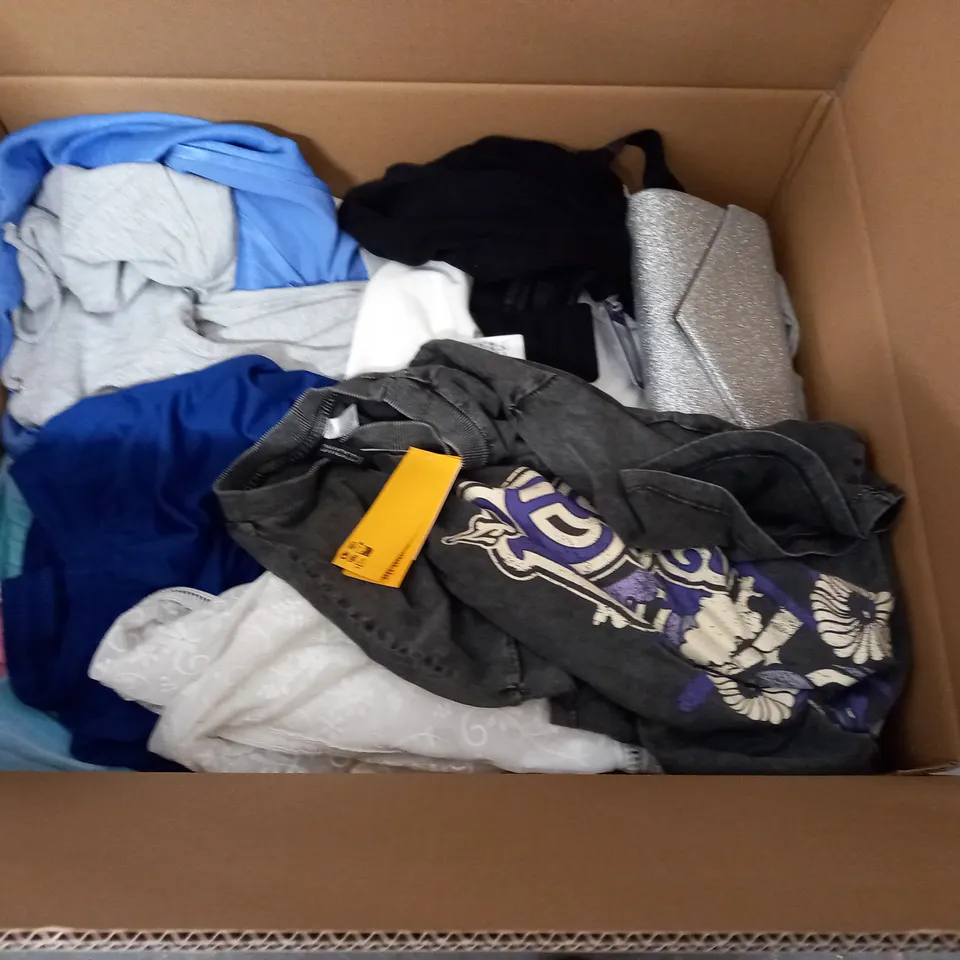 LARGE QUANTITY OF ASSORTED CLOTHING ITEMS TO INCLUDE CHERRY KOKO, LOVE YOURS AND DIVIDED