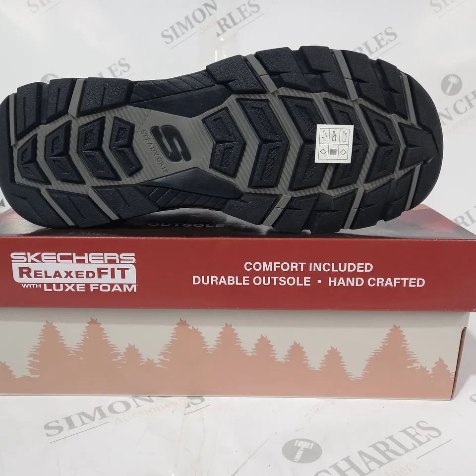 BOXED PAIR OF SKECHERS RELAXED FIT SANDALS IN GREY UK SIZE 12