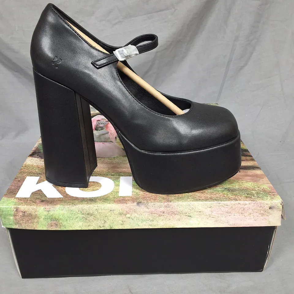 BOXED PAIR OF KOI DARKBLOOM BLACK PLATFORM HEELS SIZE UK 6