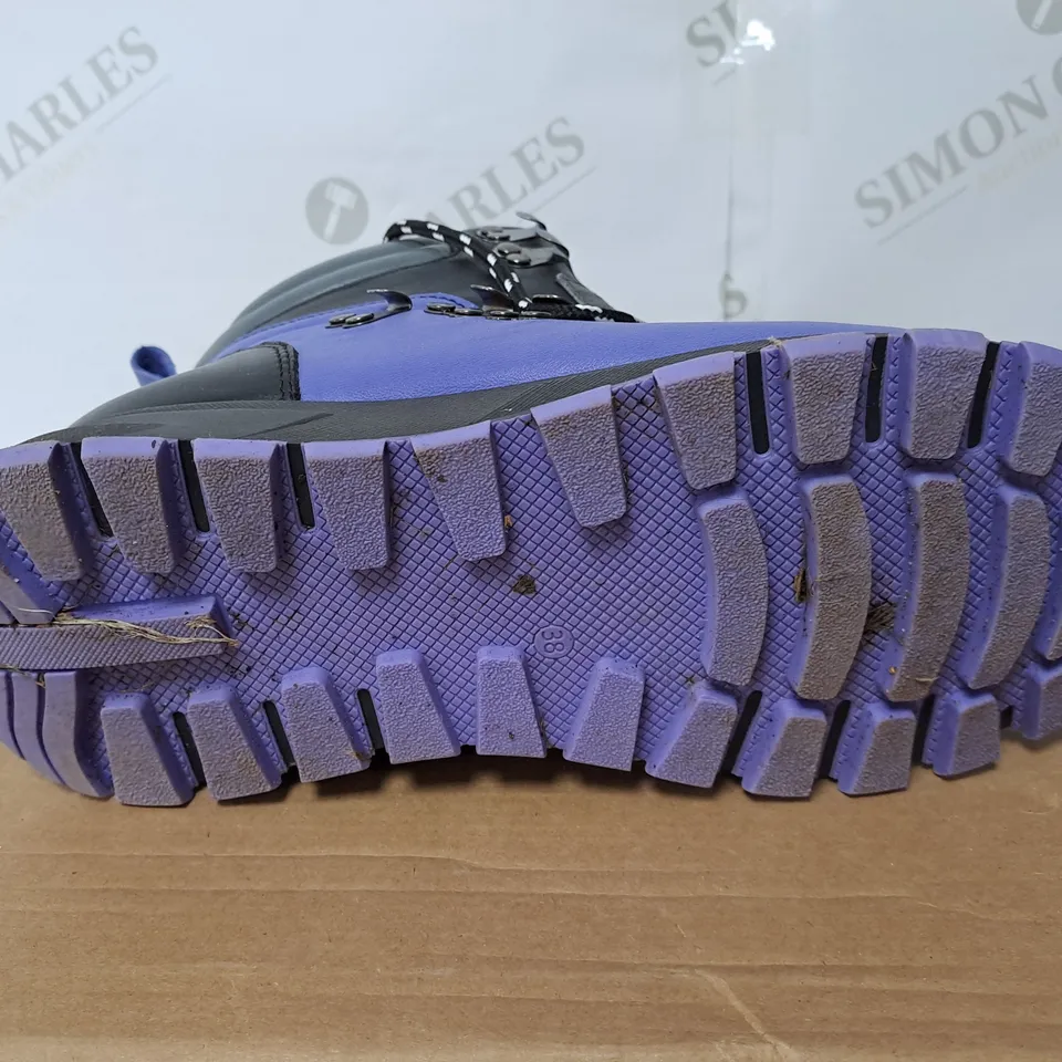 BOXED ADESSO RAINE WATERPROOF BOOTS, BROWN - SIZE 5 