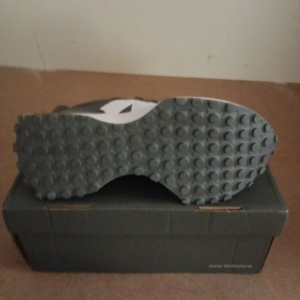 BOXED PAIR OF NEW BALANCE TRAINERS IN GREY - UK 6