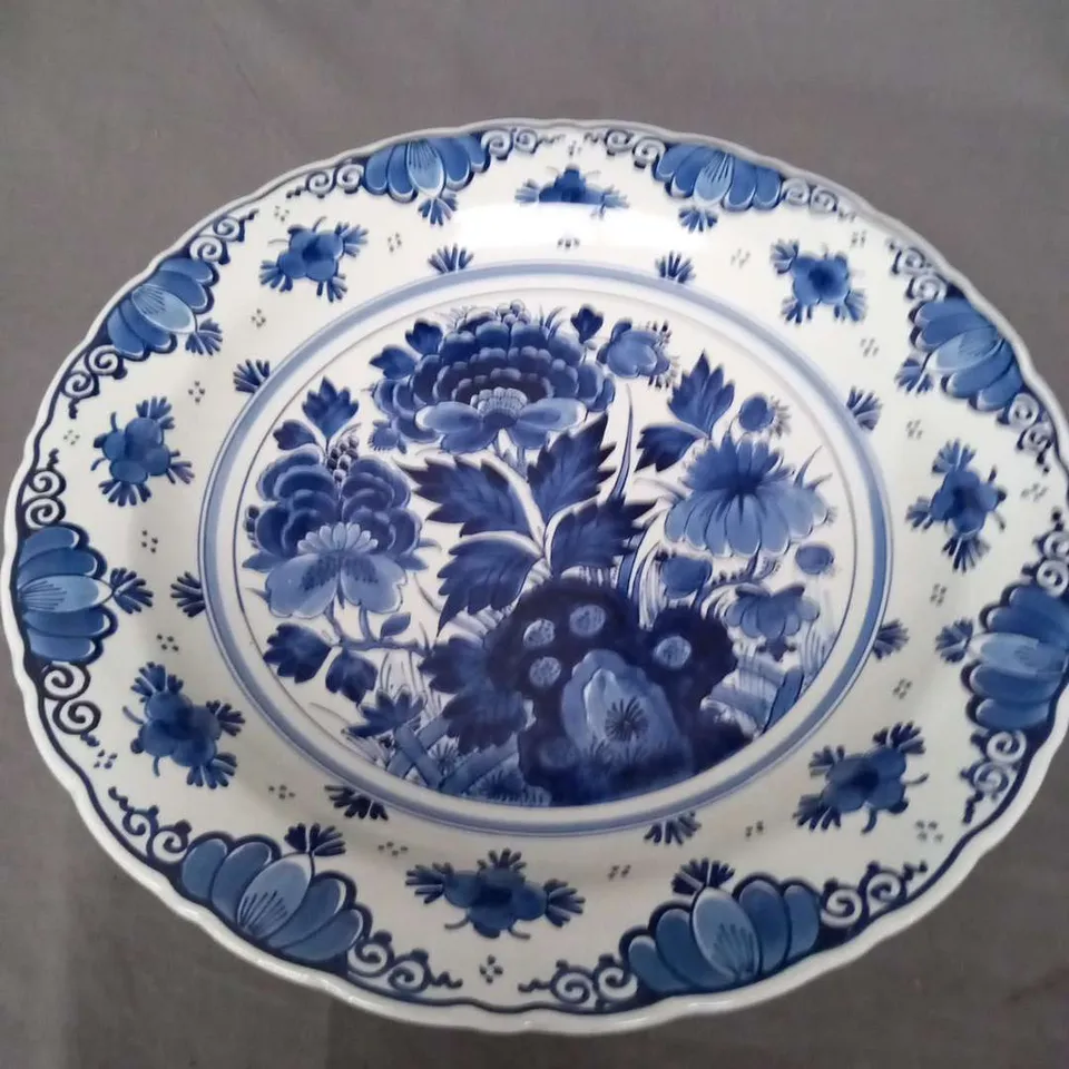 DECORATIVE WALL HANGING DISH MARKED 1923