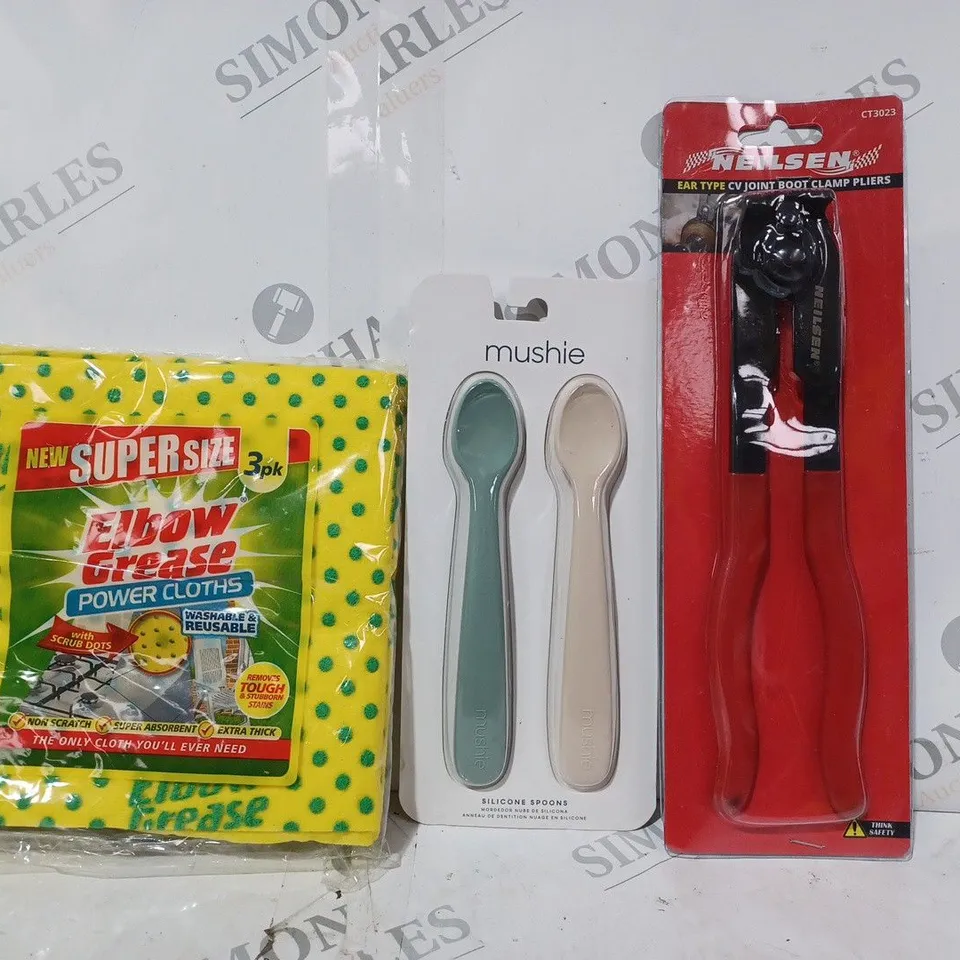 APPROXIMATELY 10 ASSORTED HOUSEHOLD ITEMS TO INCLUDE NEILSEN EAR TYPE CV JOINT BOOT CLAMP PLIERS, MUSHIE SILICONE SPOON PAIR, ELBOW GREASE POWER CLOTHS ETC