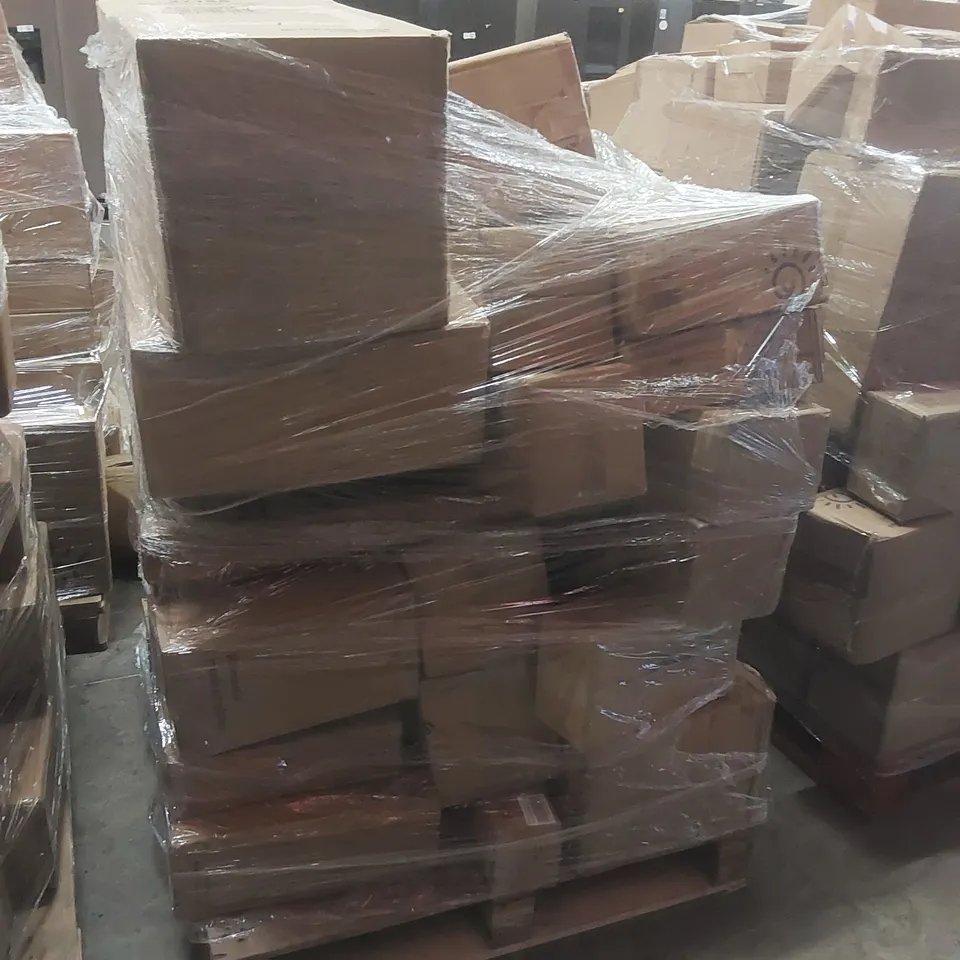 PALLET CONTAINING A VERY LARGE QUANTITY OF ASSORTED DESIGNER LIGHTING PRODUCTS