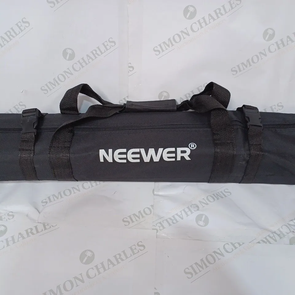 NEEWER CAMERA OR LIGHTING STANDS WITH CARRY CASE
