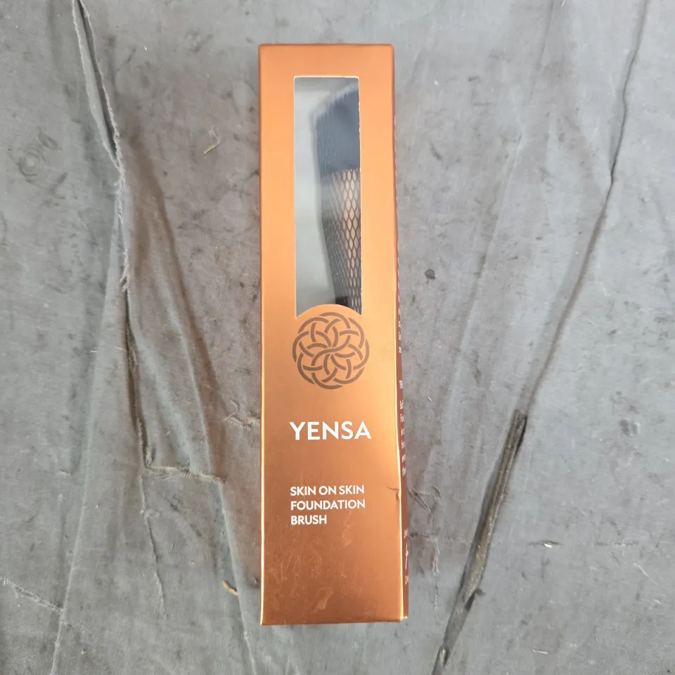 BOX OF APPROXIMATELY 20 ASSORTED ITEMS TO INCLUDE: BLOCK BLITZ AND YENSA BRUSH 