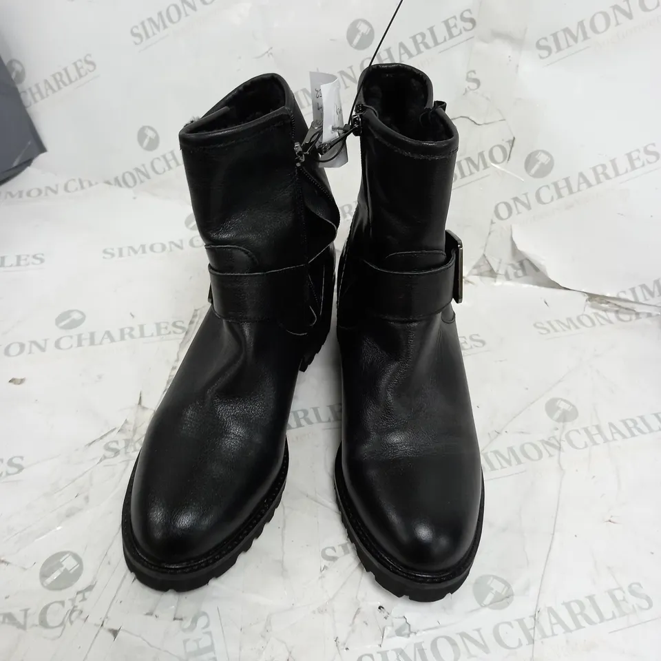 MO DA IN PELLE SIZE 42 BOOTS 
