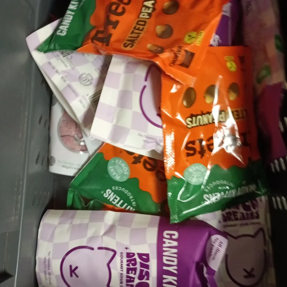 APPROXIMATELY 15 ASSORTED FOOD PRODUCTS TO INCLUDE LEIBNIZ, CRISPY TREATS, DISCO DREAMS SWEETS ETC 