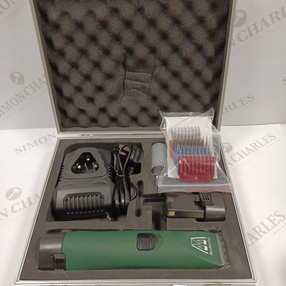 MASTERCLIP PROFESSIONAL HAIR CLIPPER SET & CASE 
