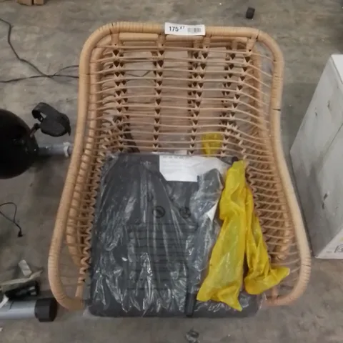SET OF 2 WOVEN GARDEN CHAIRS 