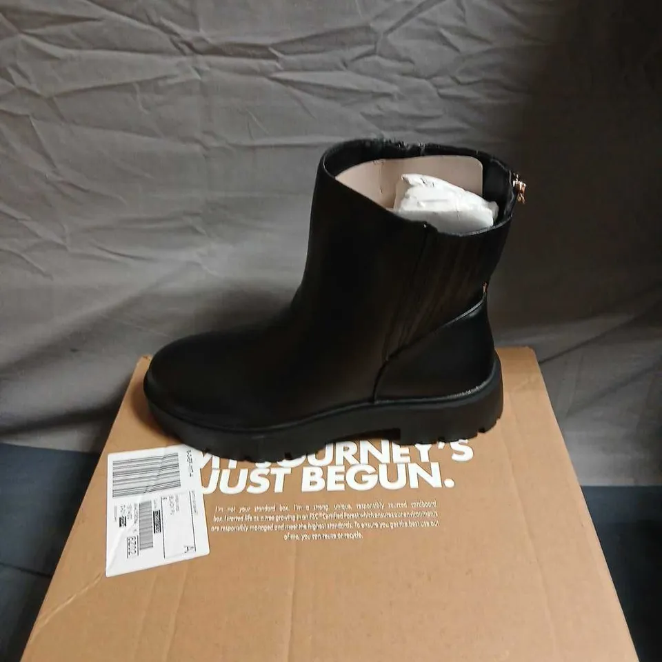 JOURNEYS WOMEN’S BLACK LEATHER ANKLE BOOTS, UK 6 WIDE