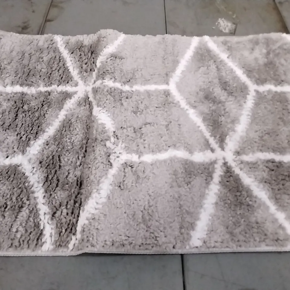 BRAND NEW ANA SOFIA RECTANGLE BATH MAT SIZE 50 CM X 80 CM 