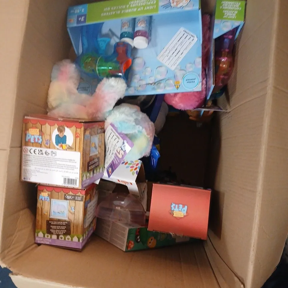 BOX OF APPROXIMATELY 12 ASSORTED TOYS TO INCLUDE: LAMBORGHINI HURACÁN RC CAR AND GLOW LOOP RACE TRACK 