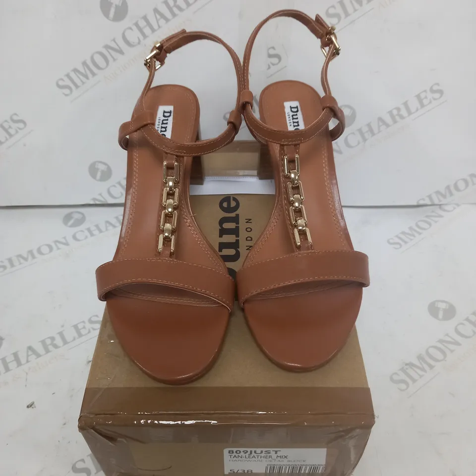 BOXED DUNE LONDON HEELS TAN SIZE 5