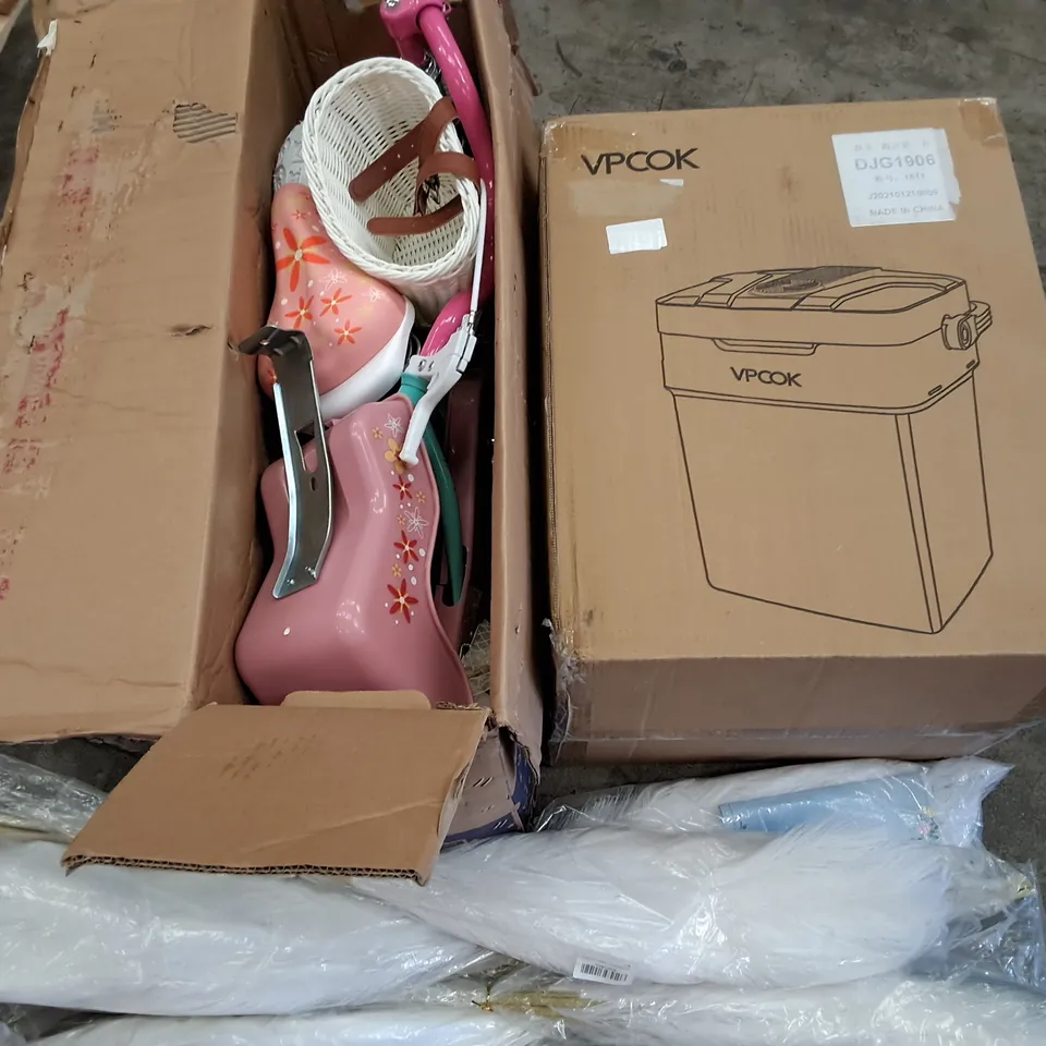 PALLET OF ASSORTED HOUSEHOLD ITEMS TO INCLUDE KIDS BIKE, ARTIFICIAL FEATHERE AND PULL UP BAR