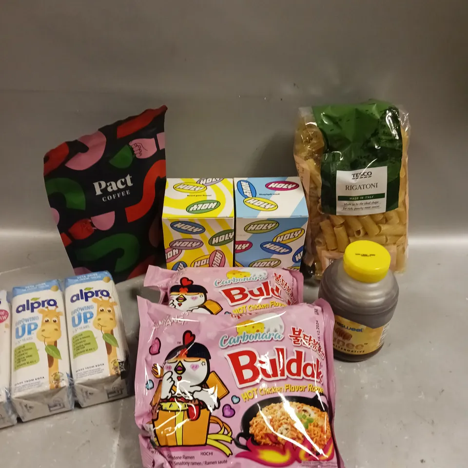 APPROXIMATELY 15 ASSORTED FOOD/DRINK PRODUCTS TO INCLUDE SAMYANG BULDAK, PACT COFFEE, ALPRO DRINK ETC 