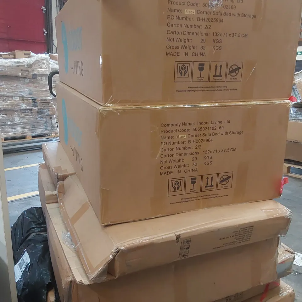 PALLET CONTAINING A LARGE QUANTITY OF ASSORTED GARDEN FURNITURE PARTS ECT 