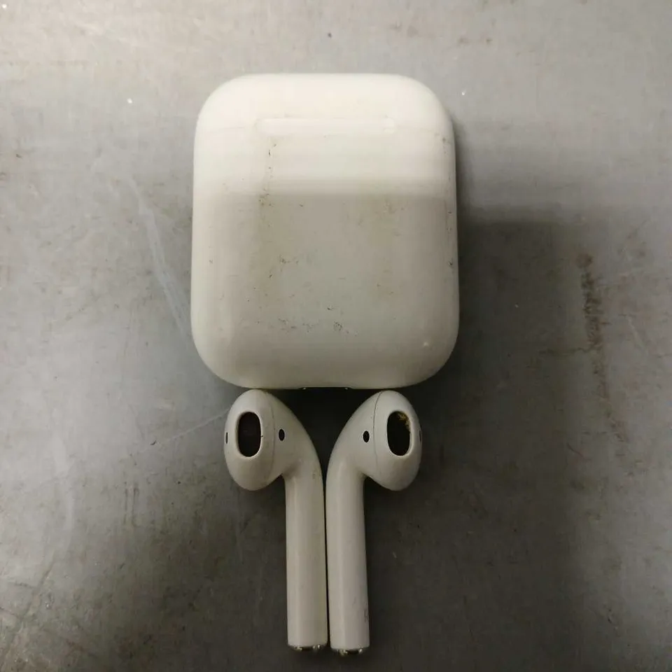 APPLE AIR PODS 1ST GEN 