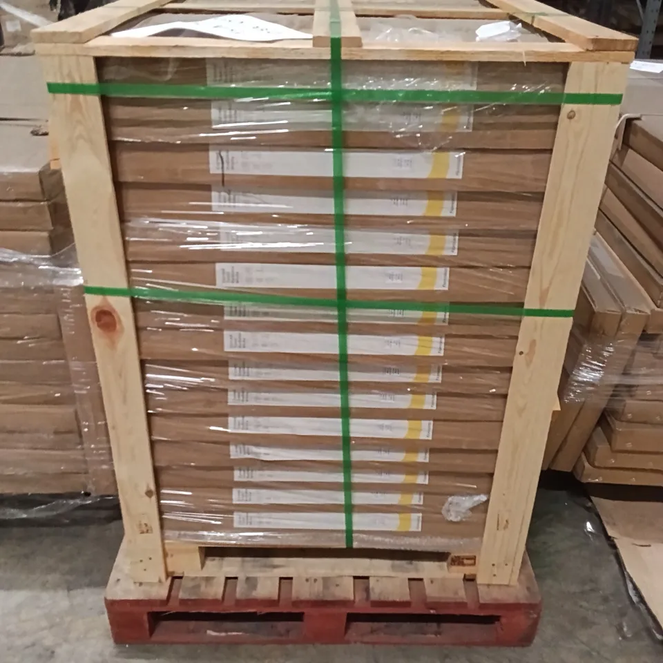 PALLET CONTAINING APPROXIMATELY 29 CURVED TOWEL RADIATORS