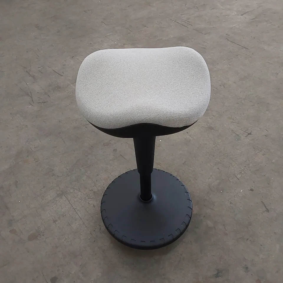 DESIGNER BALANCE BASE STOOL