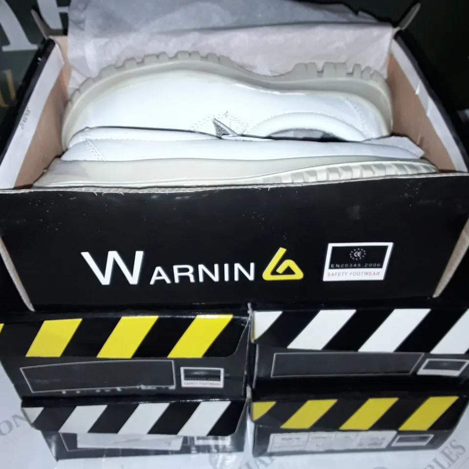 LOT OF 5 PAIRS OF WARNING RESTO CLEAN SAFETY FOOTWEAR - VARIOUS SIZES 