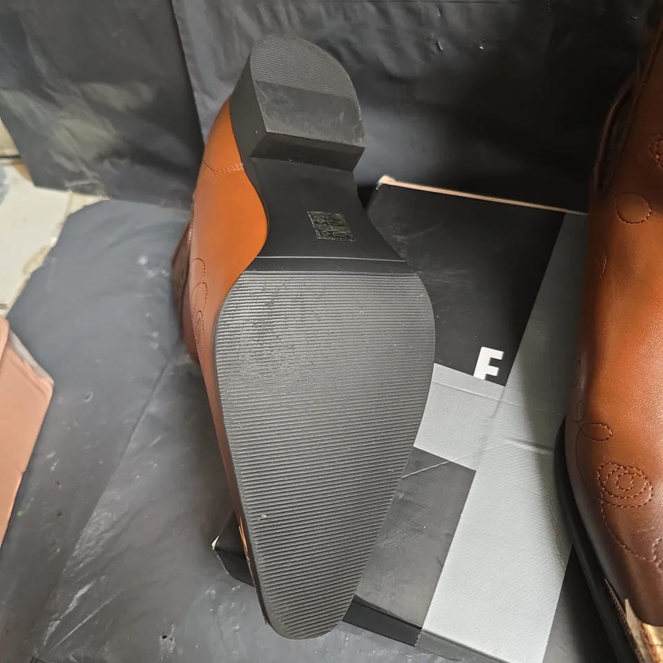 BROWN LEATHER CHELSEA BOOTS WITH LEOPARD PRINT PANELS AND GOLD TOE CAPS (MEN'S)