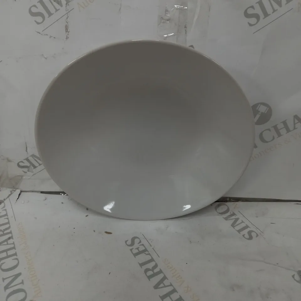 BRAND NEW BOXED CESIRO 8 PIECE PORCELAIN DINNERWARE SET IN GLOSSY WHITE TO INCLUDE SMALL PLATES AND BOWLS - COLLECTION ONLY