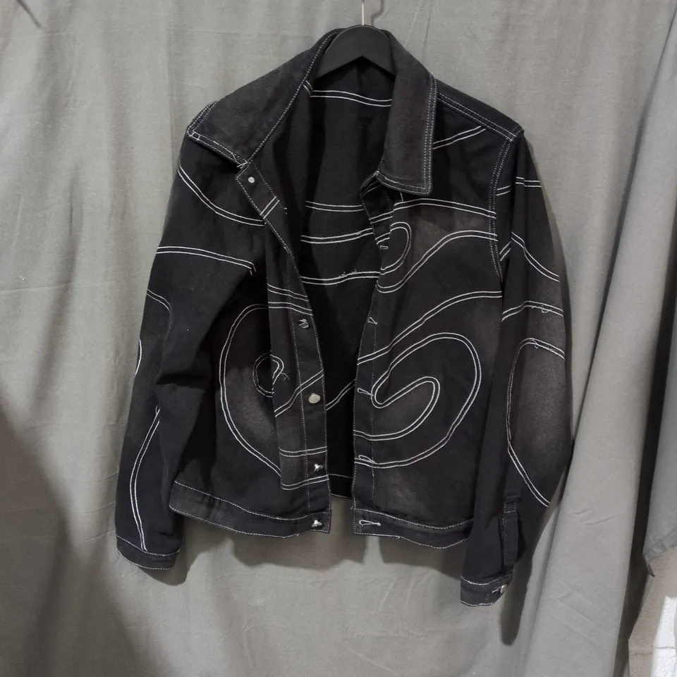 BLACK DENIM-STYLE JACKET WITH BOLD WHITE CONTRAST STITCHING SIZE S
