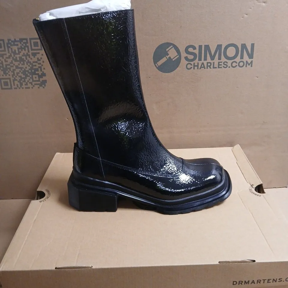 BOXED PAIR OF DR. MARTENS MAYBOLE HI BOOTS – UK 6.5