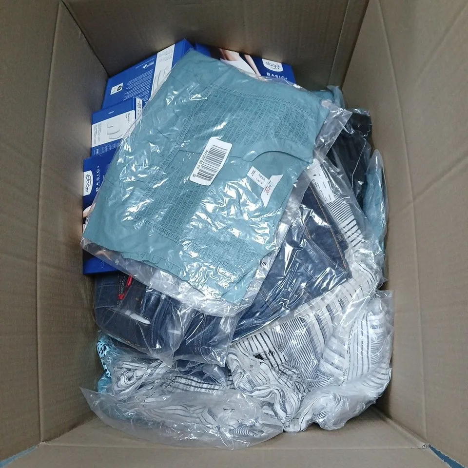 BOX OF APPROXIMATELY 25 ASSORTED CLOTHING ITEMS TO INCLUDE BRANDS SUCH AS BEN DE LISI, BRENDA EDWARDS, D AND CO ETC