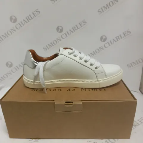 BOXED PAIR OF MAISON DE NIMES LEATHER ZIP SIDE TRAINERS IN WHITE - SIZE 6