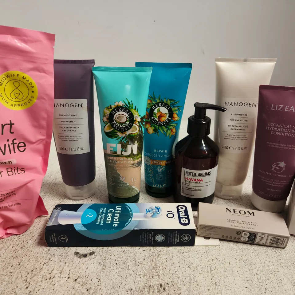 APPROX 12 ASSORTED BEAUTY PRODUCTS TO INCLUDE NANOGEN SHAMPOO, HERBAL ESSENCES CONDITIONER, NEOM SCENT SET, ETC