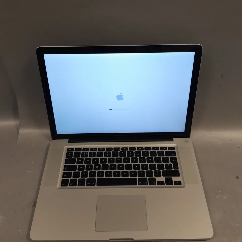 APPLE MACOOK PRO