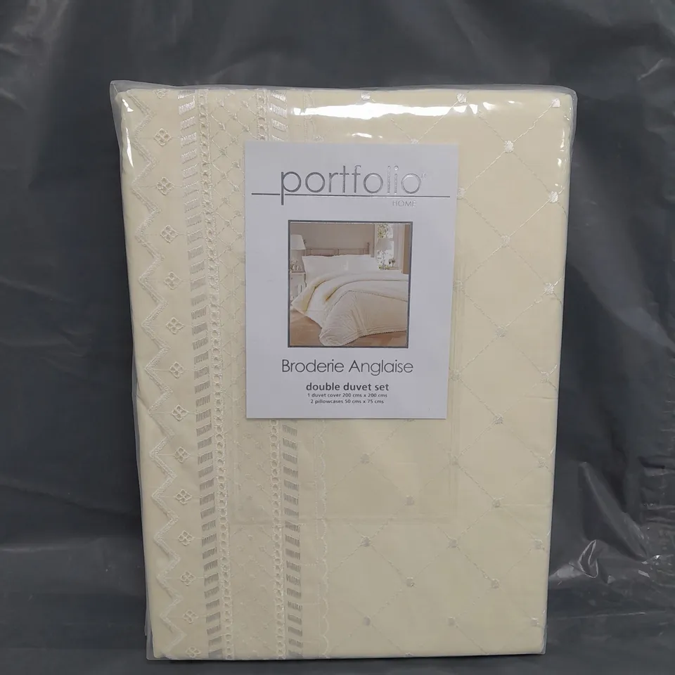 SEALED PORTFOLIO BRODERIE ANGLAISE DUVET SET - DOUBLE 