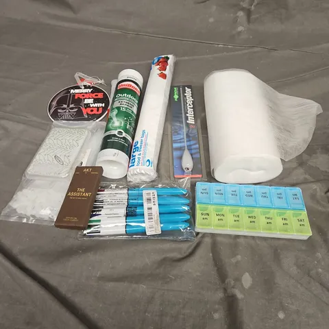 APPROXIMATELY 15 ASSORTED HOUSEHOLD ITEMS TO INCLUDE - PENS, AKT TUBE SQUEEZER, FOOD FREEZER BAGS , ETC 