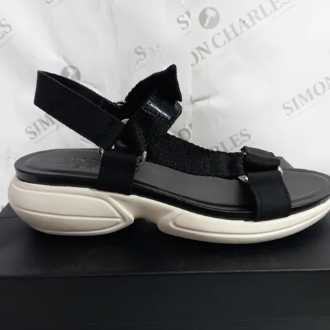 BOXED NATURALIZER HIGH PLATFORM OPEN TOE SANDALS - SIZE 7
