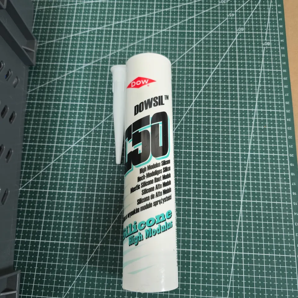 TOTE OF APPROXIMATELY 15 ASSORTED ITEMS TO INCLUDE: DOWSIL C50