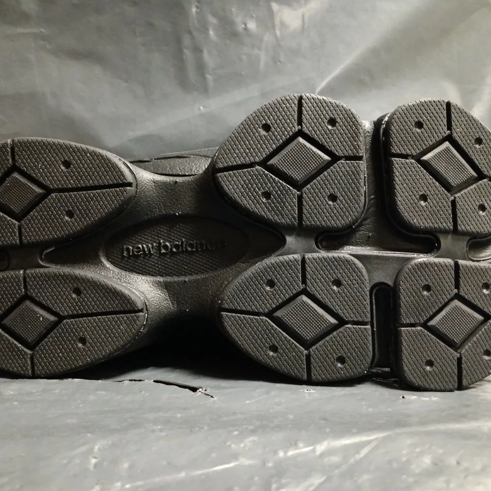 PAIR OF NEW BALANCE 9060 TRAINERS IN BLACK SIZE UK 5.5