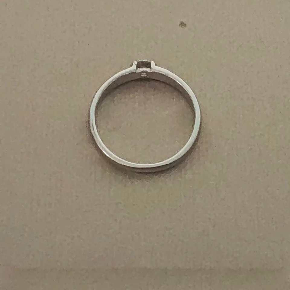 18CT WHITE GOLD SOLITAIRE RING SET WITH A NATURAL DIAMOND