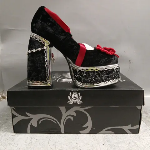 BOXED PAIR OF KOI TWILIGHT SAGA THE COLD ONES MIDNIGHT VELVET ORNATE HEELS IN BLACK SIZE UK 4